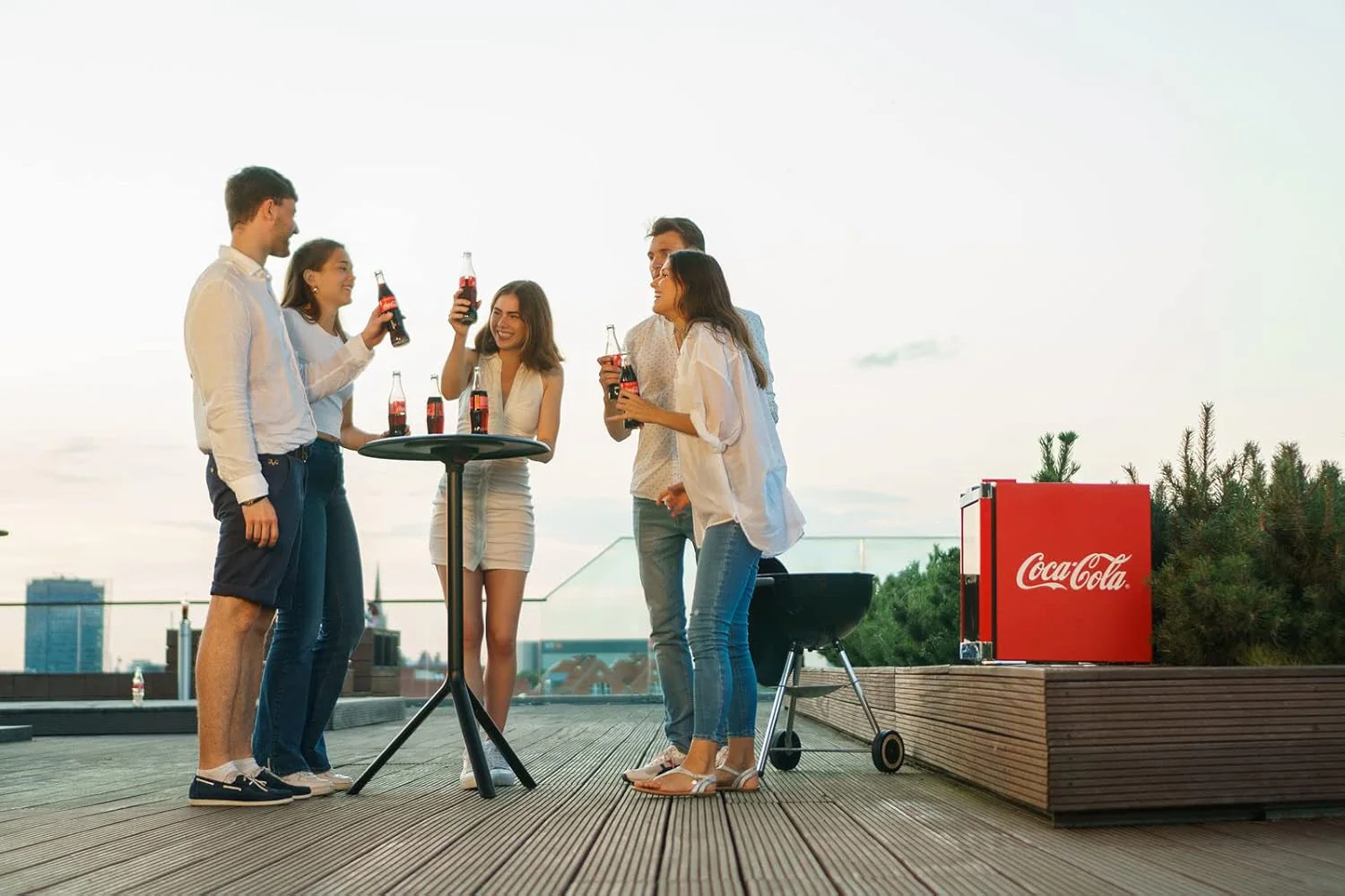 °CUBES Frigorifero per bottiglie Coca-Cola Classic/ 51 cm di altezza / 98 kWh/anno / 48 L vano frigorifero