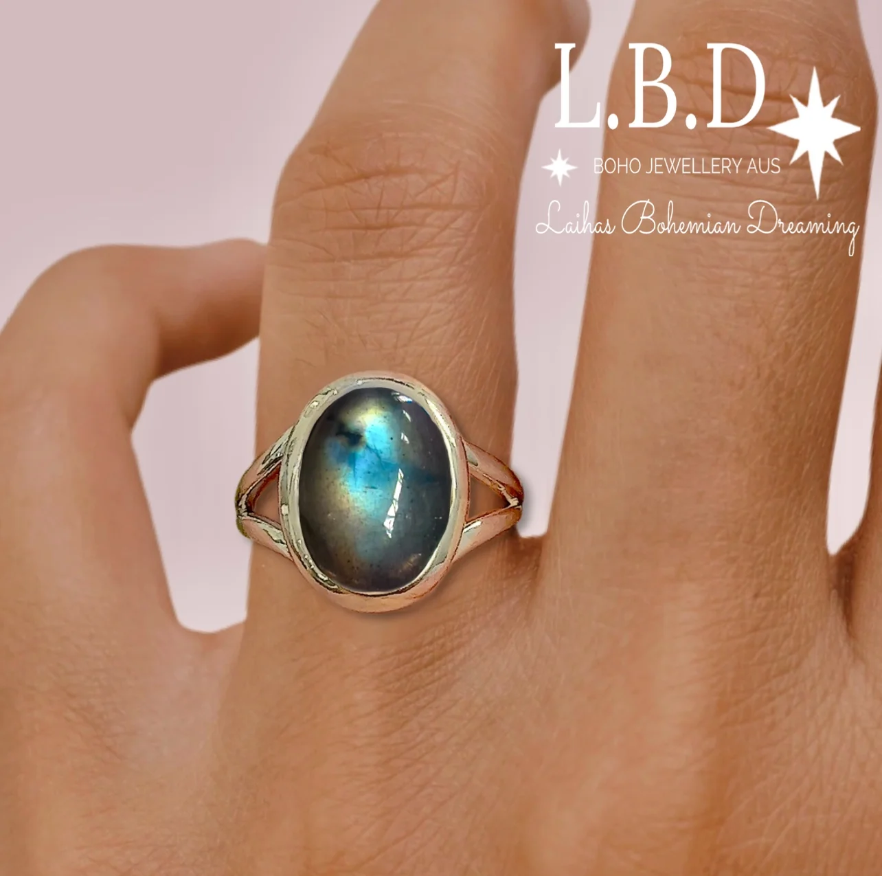 Laihas Handmade Magestic Oval Labradorite Ring