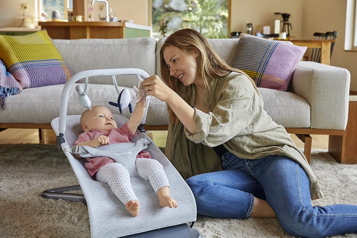 Ergobaby 3-in-1 Evolve Bouncer, Ergonomische Babywippe für Neugeborene ab Geburt bis zum Kleinkind, Babyschaukel mit Neugeboreneneinsatz (2,5 kg - 13,2 kg), Cream