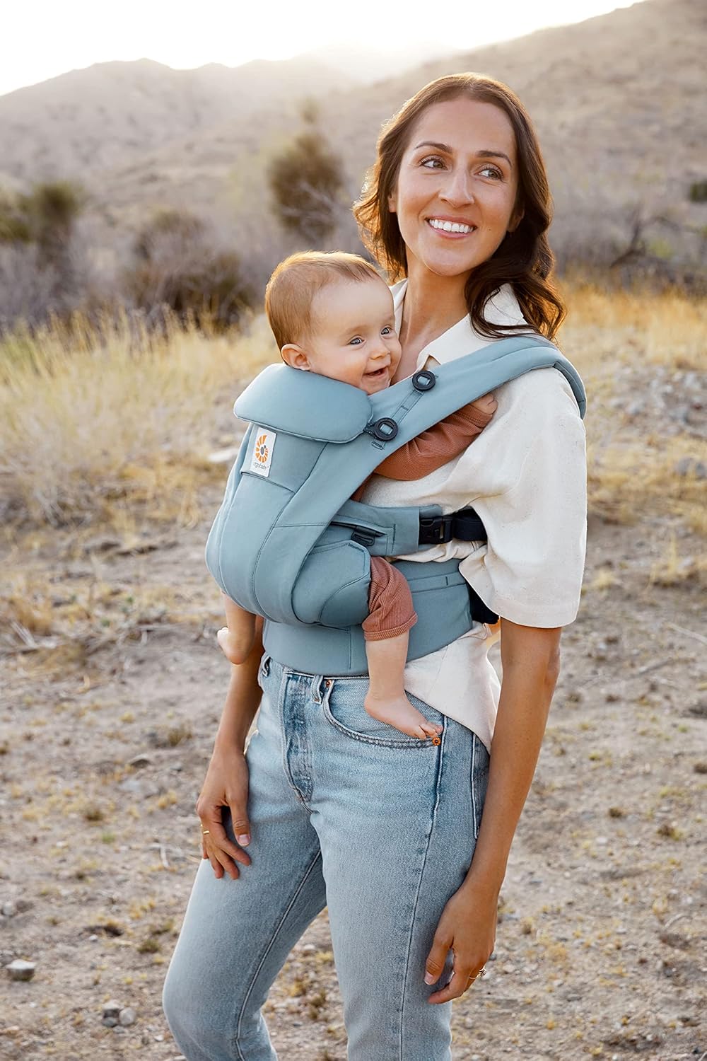 Ergobaby Omni Breeze Babytrage für Neugeborene ab Geburt bis 20kg, 4 Positionen SoftFlex Mesh Ergonomische Babybauchtrage Rückentrage Baby-Tragetasche, Natural Beige