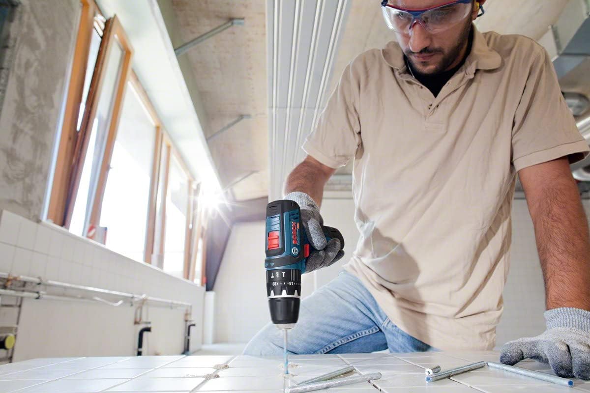 Bosch Professional 12V System Akku Schlagbohrschrauber GSB 12V-15 (Bohr-Ø Holz max: 19 mm, inkl. 2x 2.0Ah Akku + Ladegerät, 2x Bohrer-Set, 1x Bit-Set, Werkzeugtasche) - Amazon Exclusive