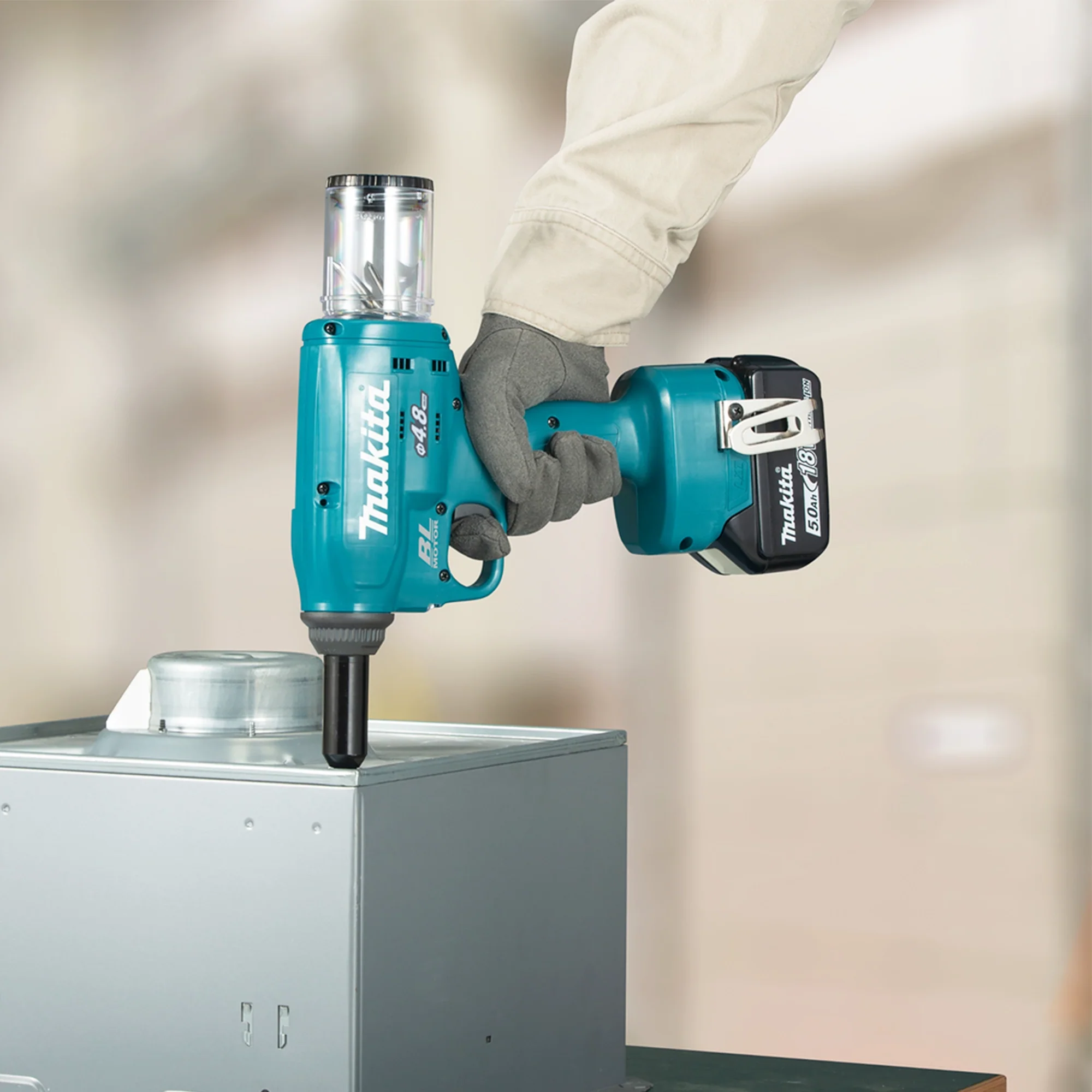 Rivettatrice a Batteria Makita DRV150RTJ 18V 5Ah – Kit Completo con Valigetta Makpac