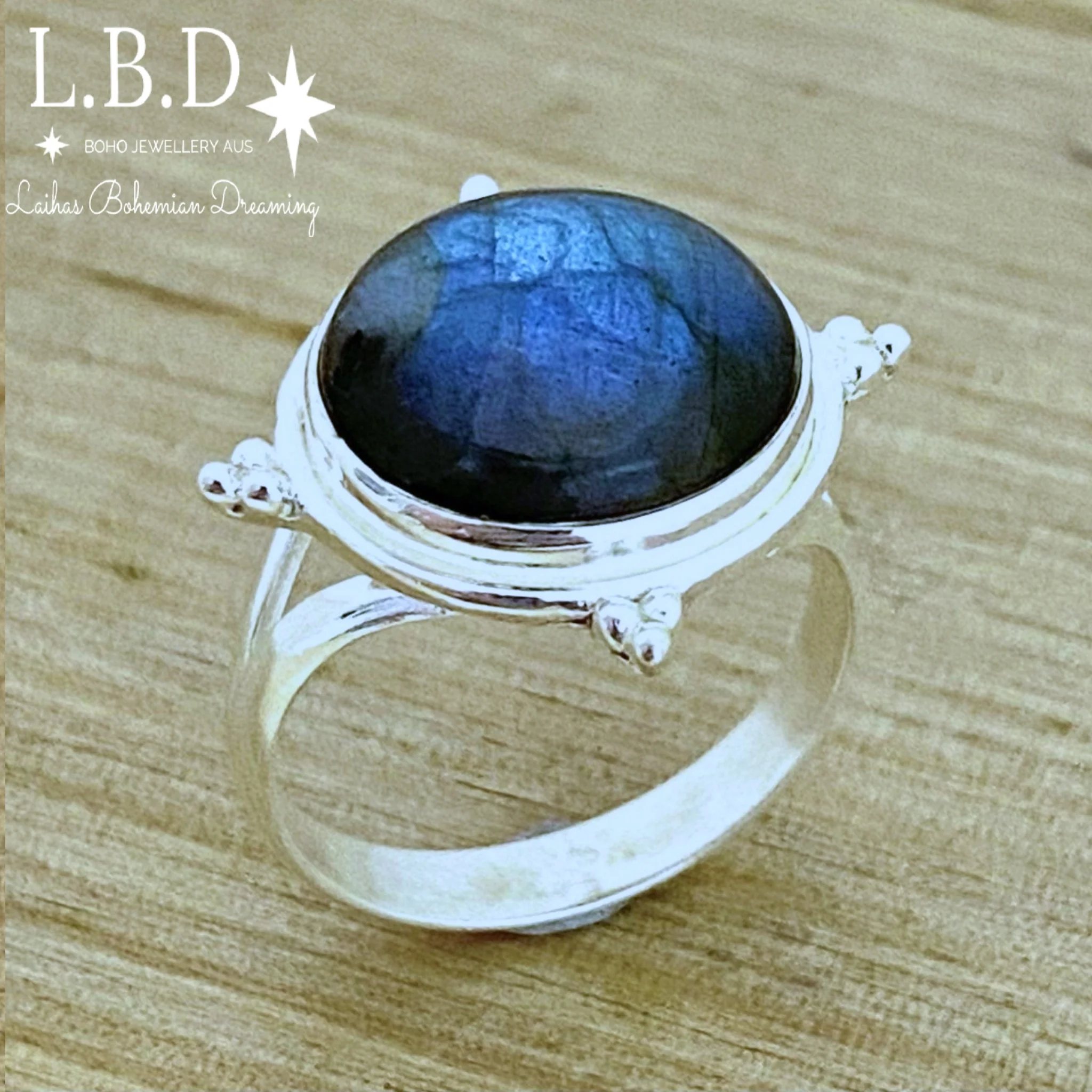 Laihas Zahli Round Labradorite Ring