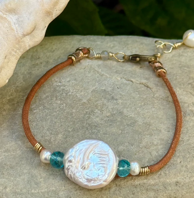 Pearl Splash Leather Bracelet