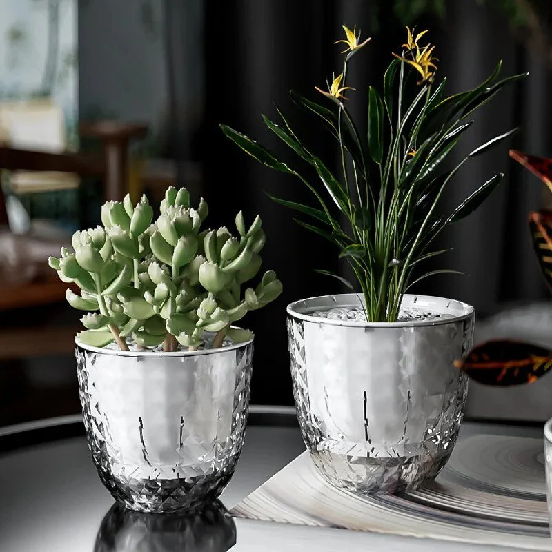 HydraPot | Blijf zorgeloos en houd je planten gehydrateerd met deze zelfwaterende pot!