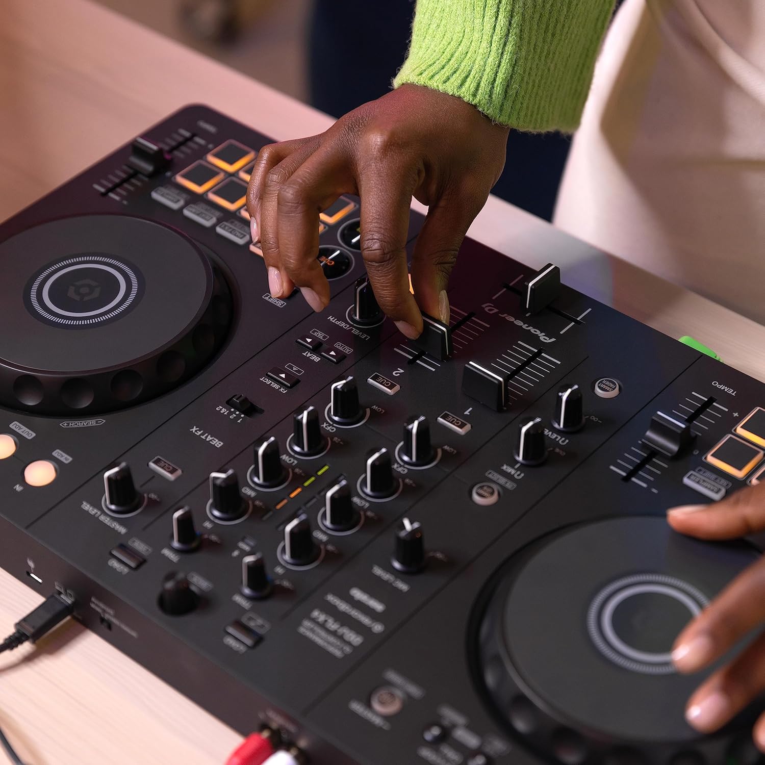 DJ DDJ-FLX4 2-Deck Controller – Graphite