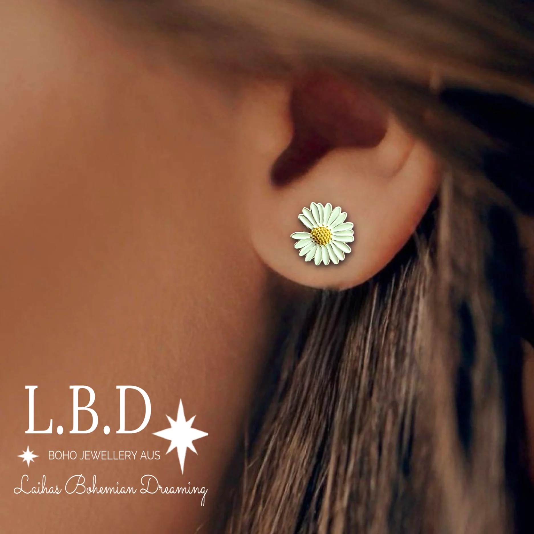 Laihas ��Loves Me�� Daisy Flower Stud Earrings