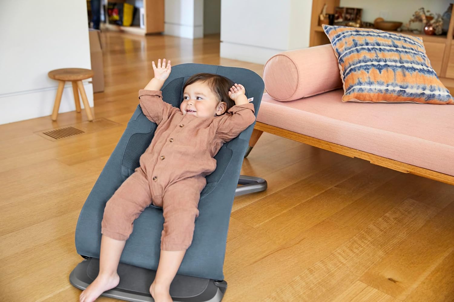 Ergobaby 3-in-1 Evolve Bouncer, Ergonomische Babywippe für Neugeborene ab Geburt bis zum Kleinkind, Babyschaukel mit Neugeboreneneinsatz (2,5 kg - 13,2 kg), Cream