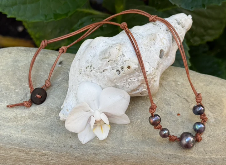 Knotted Black Pearl and leather necklace