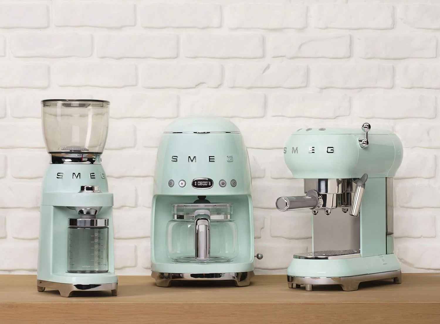 Smeg, ECF01WHEU Manual Espresso -Maschine, Cappuccino -System, Thermoblock, große Tassengehäuse und Doppelkaffeefunktion, 1 l Wassertank, kompakte Abmessungen, 1350W, Weiß