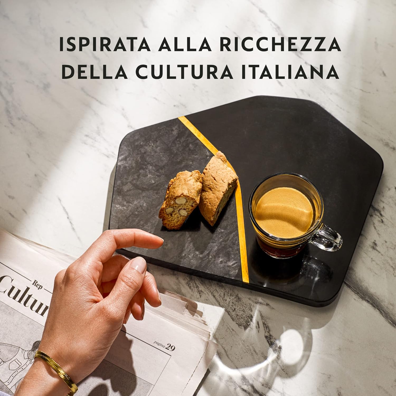 Nespresso Inissia EN80.B, Macchina da caffè di De'Longhi, Sistema Capsule Nespresso, Serbatoio acqua 0.7L, Nero