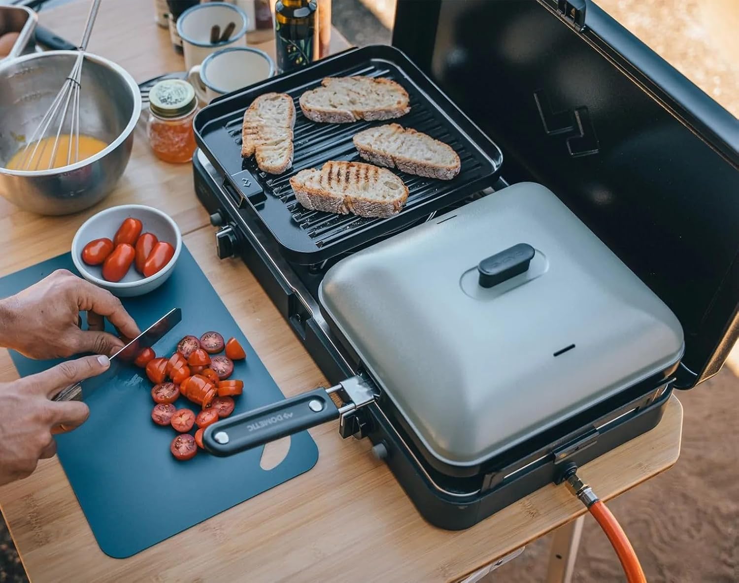 CADAC - 2 Cook 3 Turbo Deluxe und Universelle Grillkuppel - Gas Tischgrill mit 2 Brennern und Aluminium Grilldeckel - Outdoor Campinggrill Set mit Piezo-Zündung und Flammenausfallsicherung - 50mBar