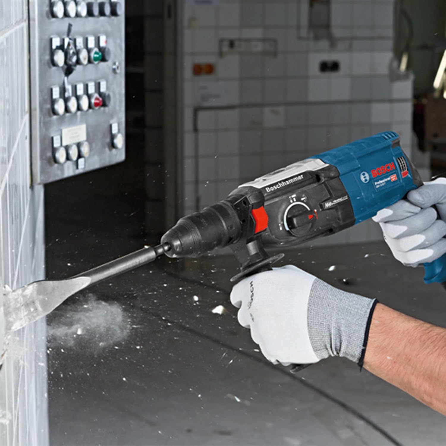 Bosch Professional Bohrhammer GBH 2-28 F (Leistung 880 Watt, Bohr-Ø Beton max: 28 mm, inkl. 6tlg. Bohr-Meißel-Set, SDS-plus,) - Amazon Exclusive, Battery Powered
