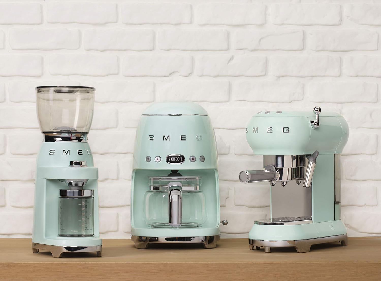 Smeg, ECF01PGEU Manual Espresso-Kaffeemaschine, Cappuccino -System, Thermoblock, groe Tassengehuse und Doppelkaffeefunktion, 1 l Wassertank, kompakte Abmessungen, 1350W, Pastellgrün