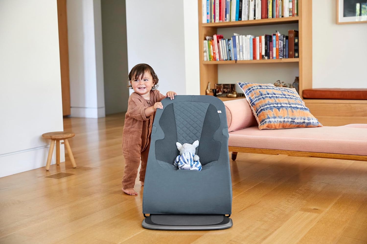 Ergobaby 3-in-1 Evolve Bouncer, Ergonomische Babywippe für Neugeborene ab Geburt bis zum Kleinkind, Babyschaukel mit Neugeboreneneinsatz (2,5 kg - 13,2 kg), Cream