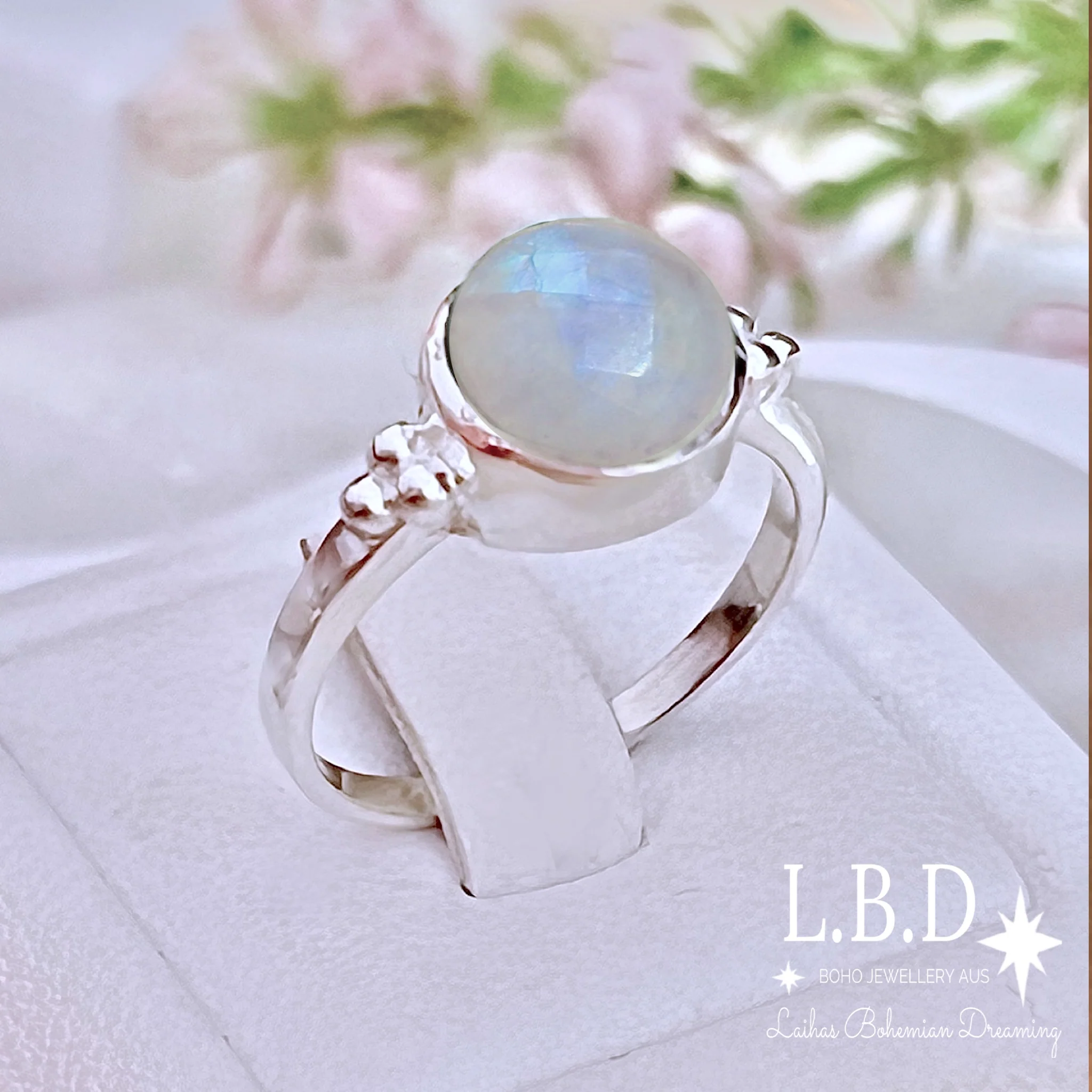 Laihas Posh Little Gypsy Moonstone Ring