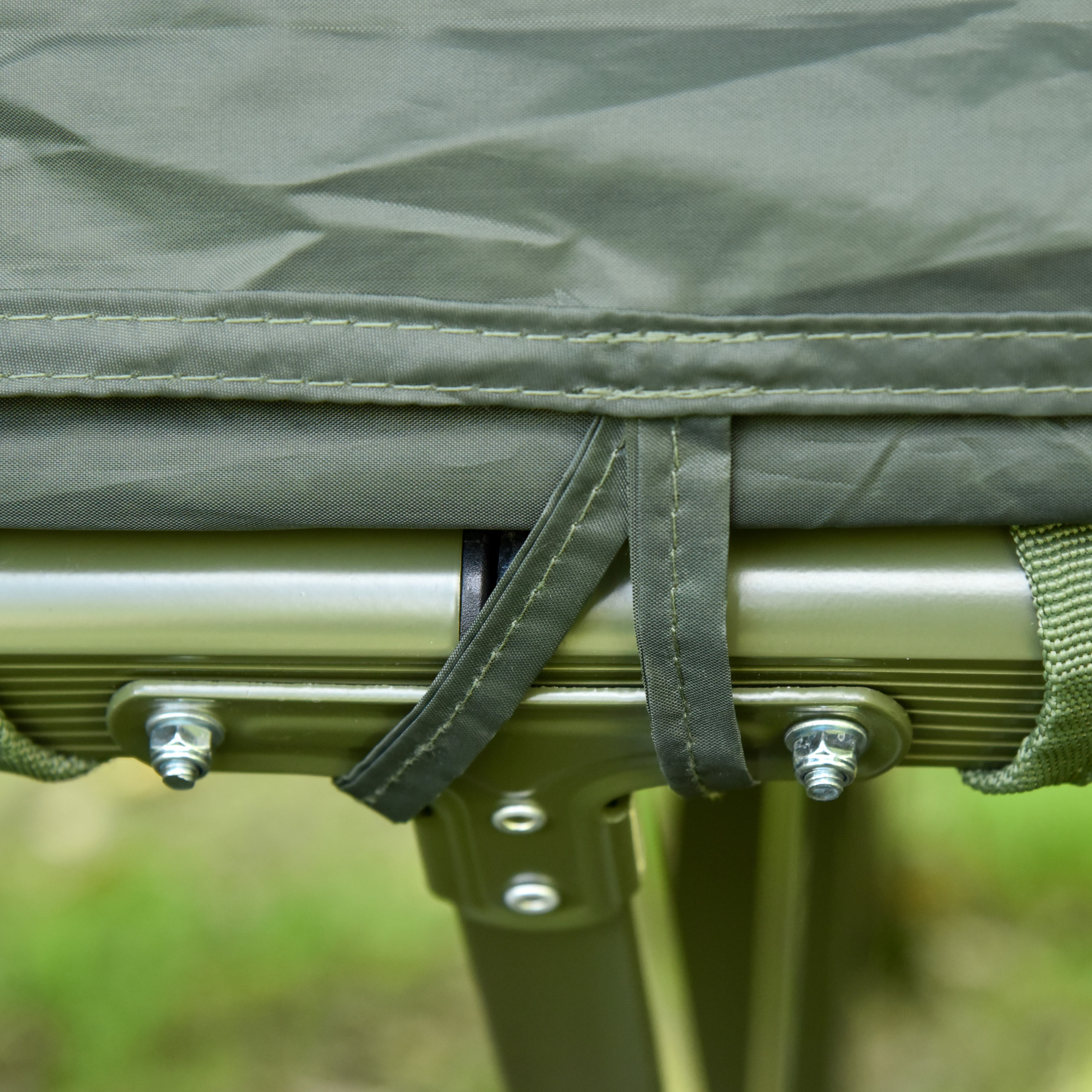 Outsunny Campingbedje met Matras Hoge Slaap Draagbaar, Groen