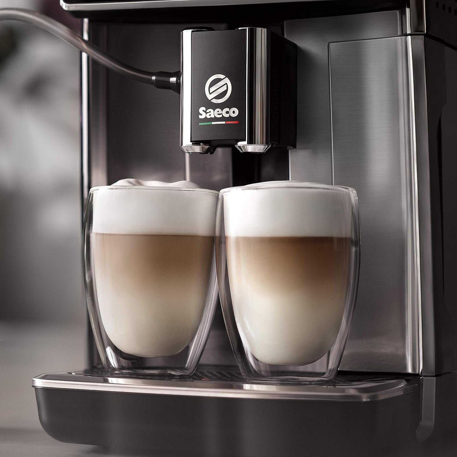 Saeco GranAroma Kaffeevollautomat mit 14 Kaffeespezialitäten, intuitives Farbdisplay, 4 Benutzerprofile, Keramikmahlwerk, Edelstahl-Schwarz (SM6585/00)