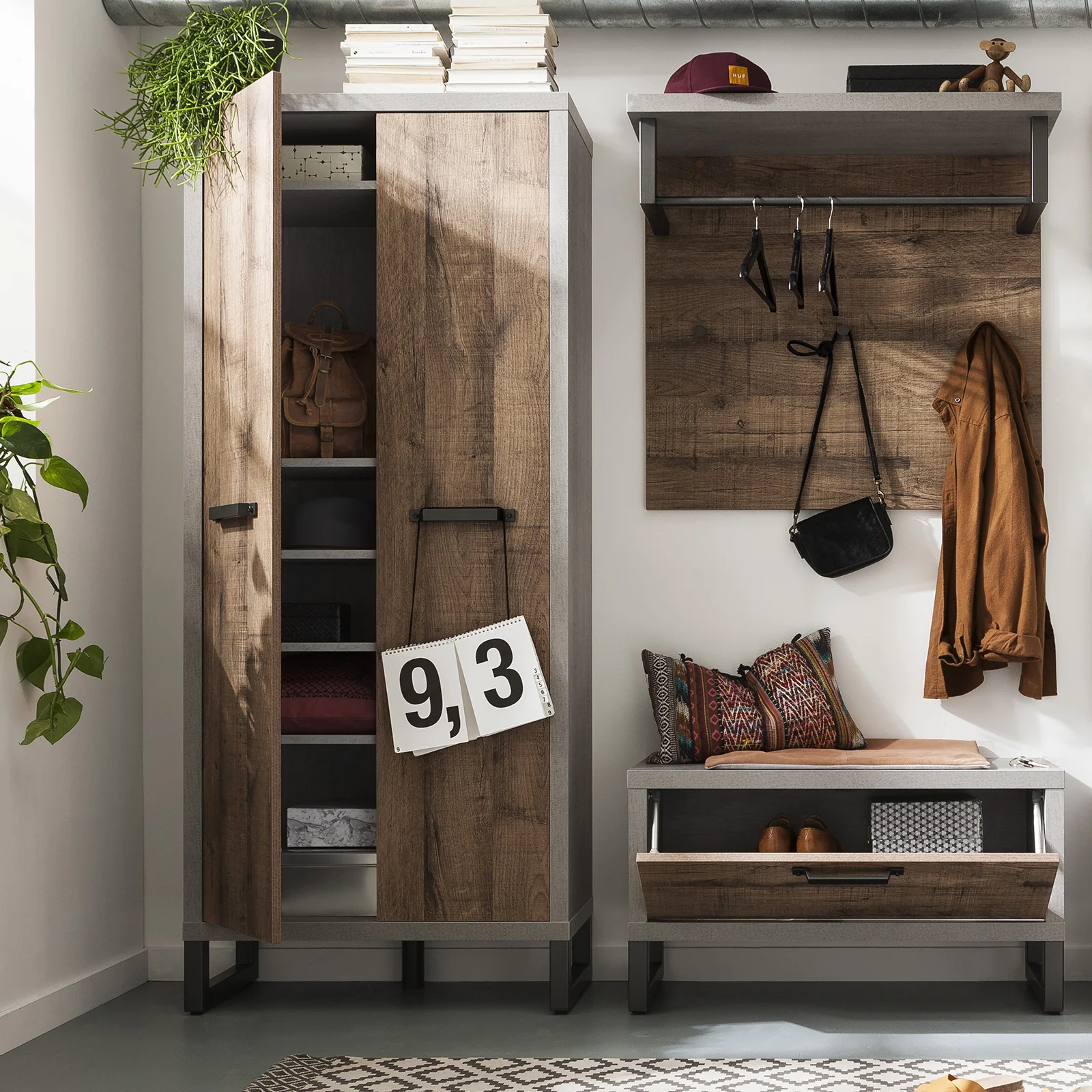 Pannello moderno appendiabiti da ingresso con ripiano in legno h 84 cm