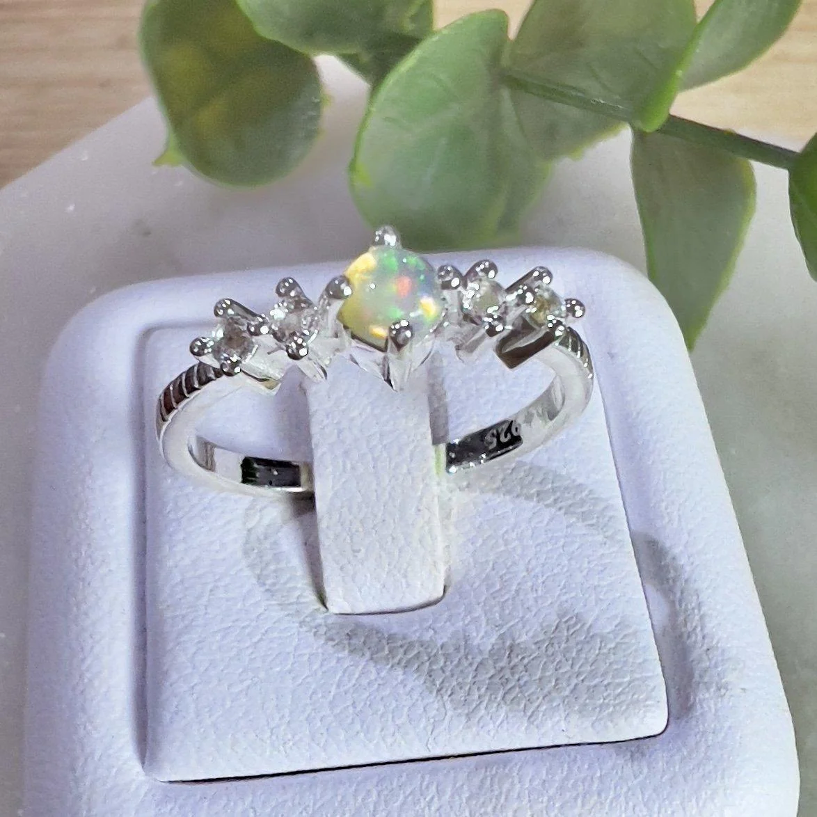 Laihas Petite Sparkle Opal Ring