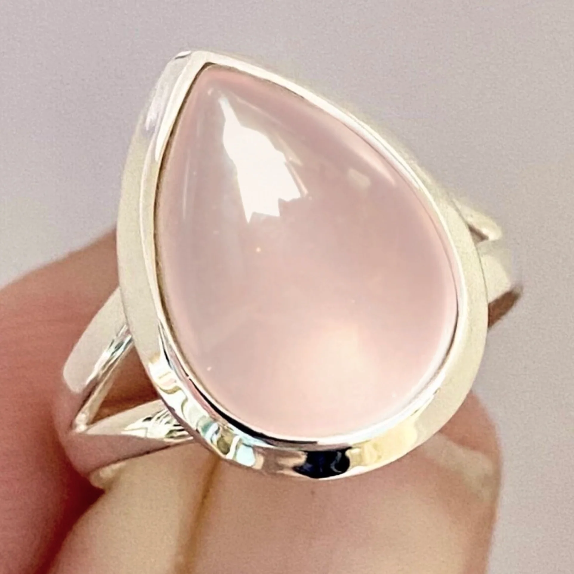 Laihas Classic Chic Raindrop Rose Quartz Ring