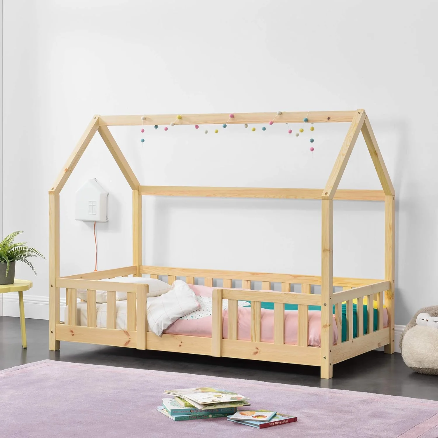 [en.casa] Letto per bambini Sisimiut a capanna 80 x 160 cm con protezione anticaduta letto in legno per bambini letto a terra rete a doghe in legno di pino Bianco opaco