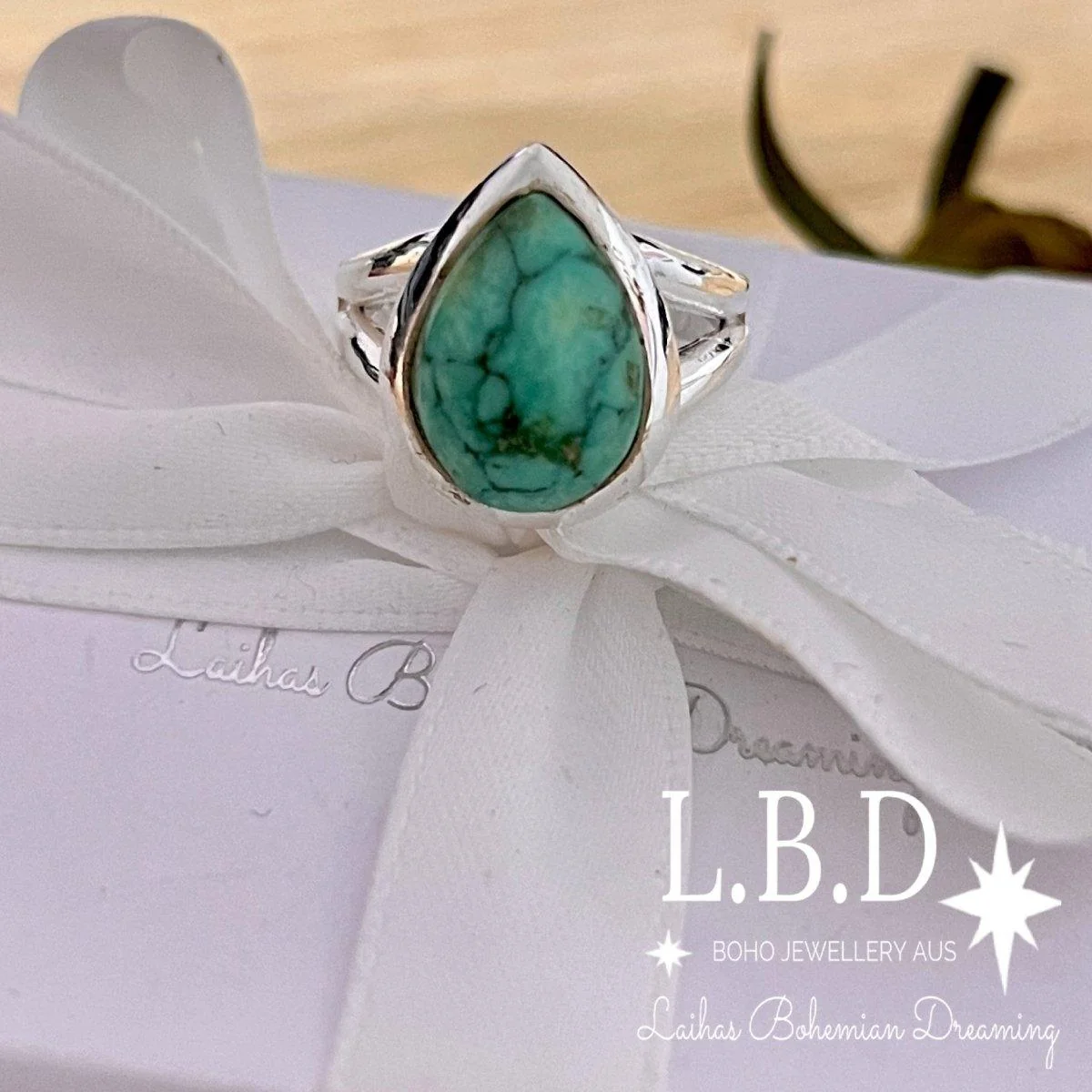 Laihas Classic Chic Raindrop Turquoise Ring