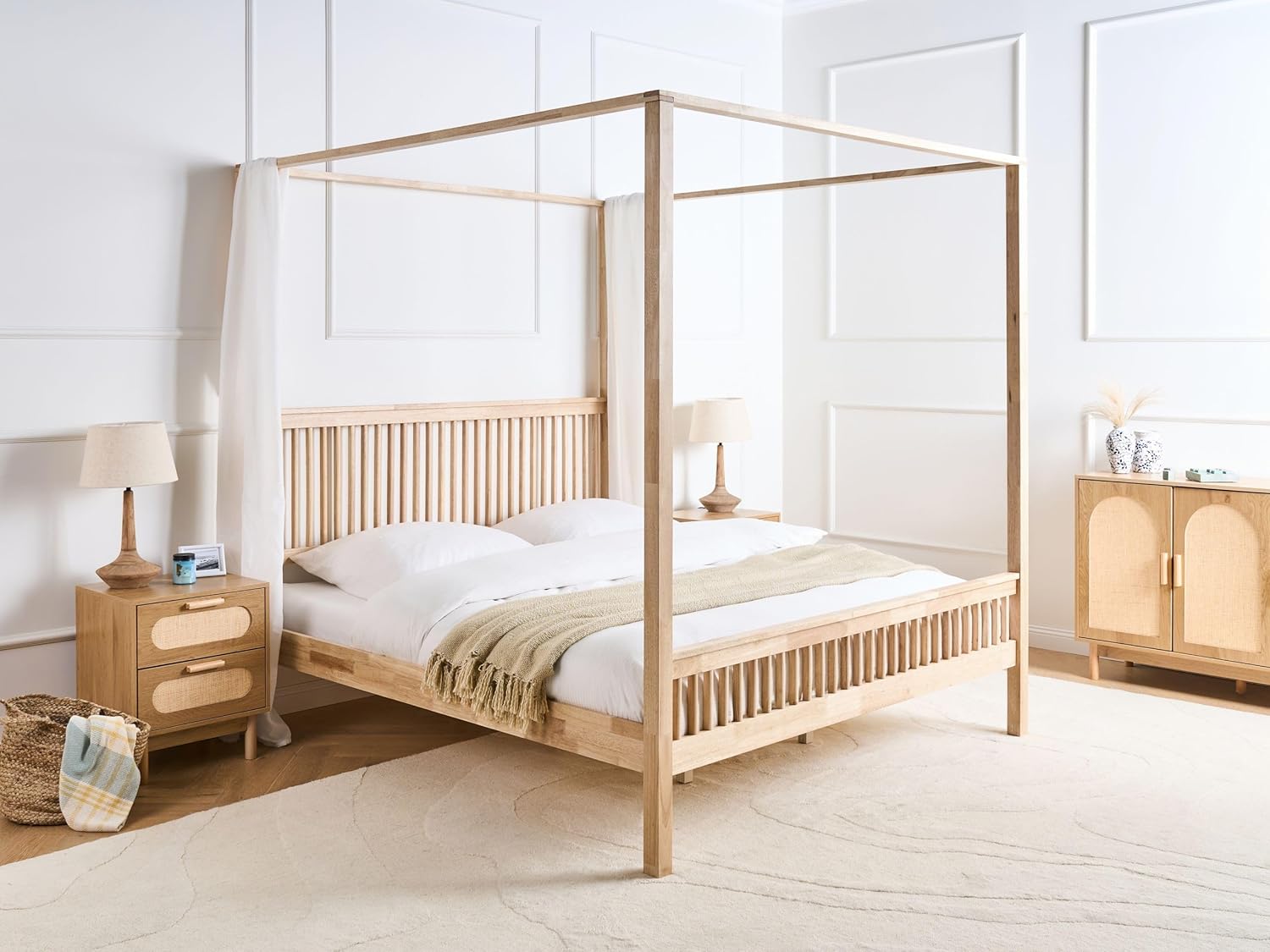 Beliani Himmelbett Holz Hellbraun 180 x 200 cm mit Lattenrost modern Harfleur