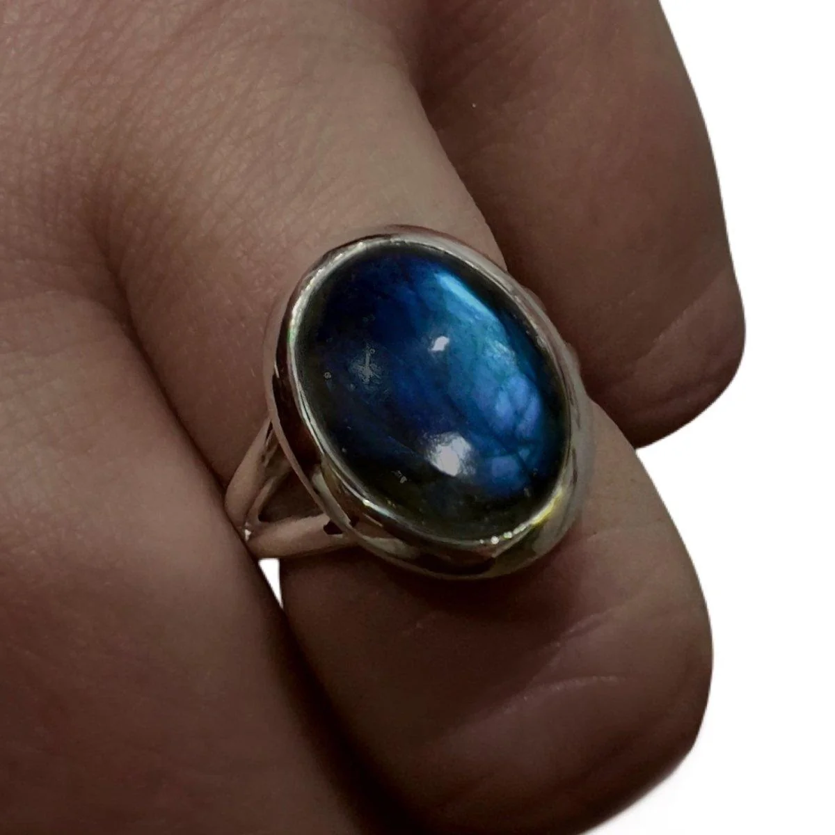 Laihas Classic Chic Oval Labradorite Ring