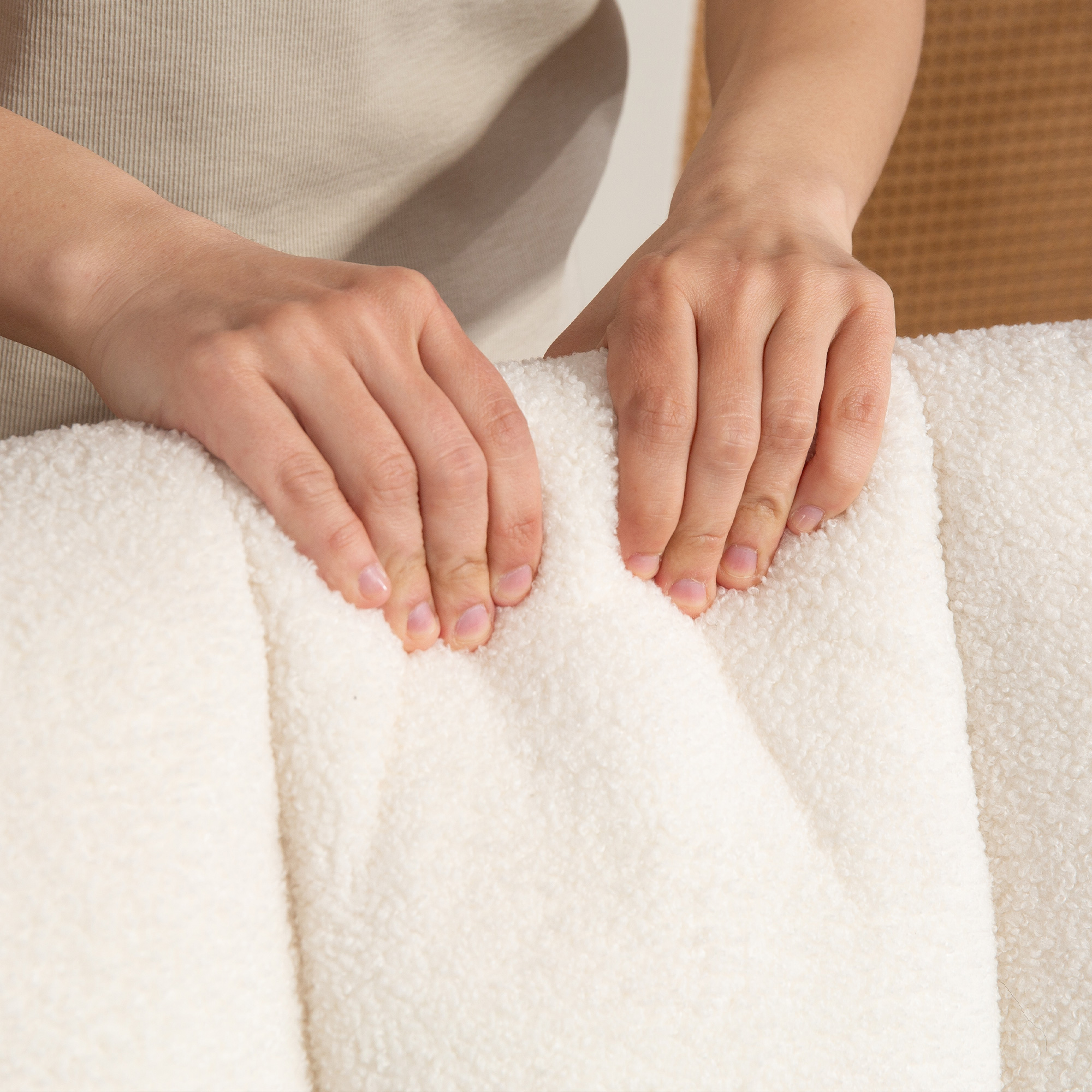 HOMCOM Schommelstoel met Voetensteun, Fleece-Bekleding, Hoge Rugleuning, Houten Poten, Voetpads, Wit