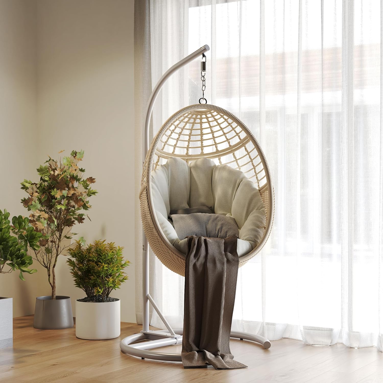 Korb Hängesessel mit Gestell: Wetterfestes Handgeflochtene PE-Rattan Schwebesessel mit Standfuß, Outdoor Indoor Schaukelstühle mit Polsterung für 150KG Terrasse Balkon Garten Schlafzimmer, Beige
