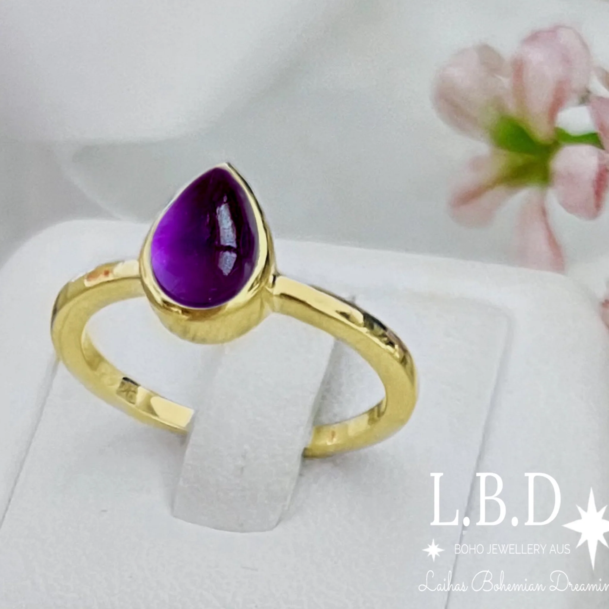 Laihas Mini Tearing Spirit Gold Amethyst Ring