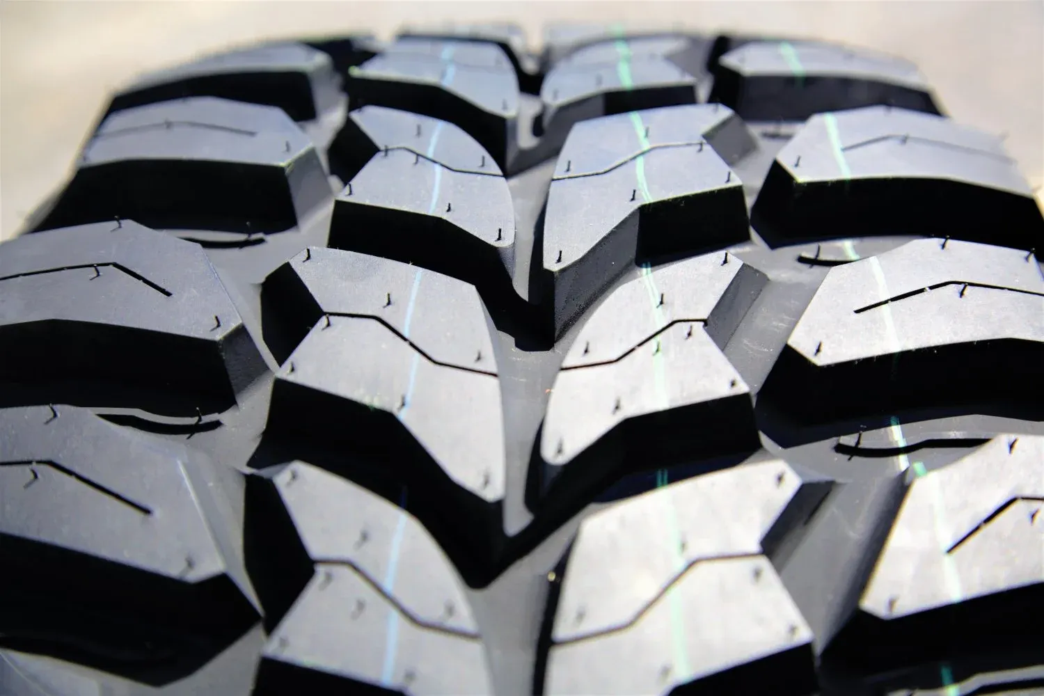 Crosswind M/T Mud Tire 30X9.50R15 6 Ply for SUVs & Light Trucks