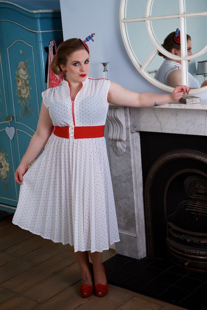 1970s Janique Sunray Pleat Heart Print Dress
