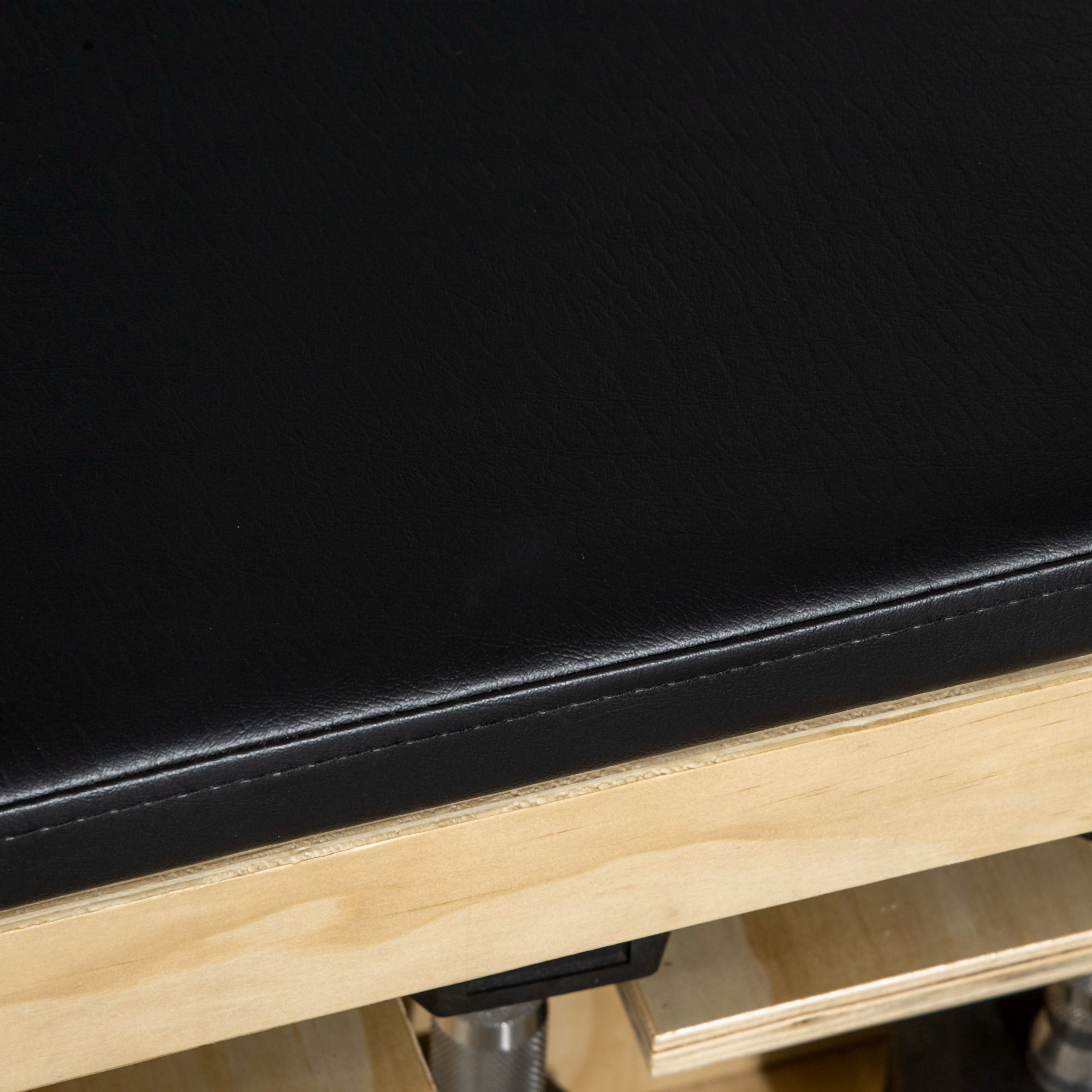 HOMCOM Halterbank met halterrek, 1 opbergmand, verstelbaar in 6 posities, massief hout, naturel + zwart