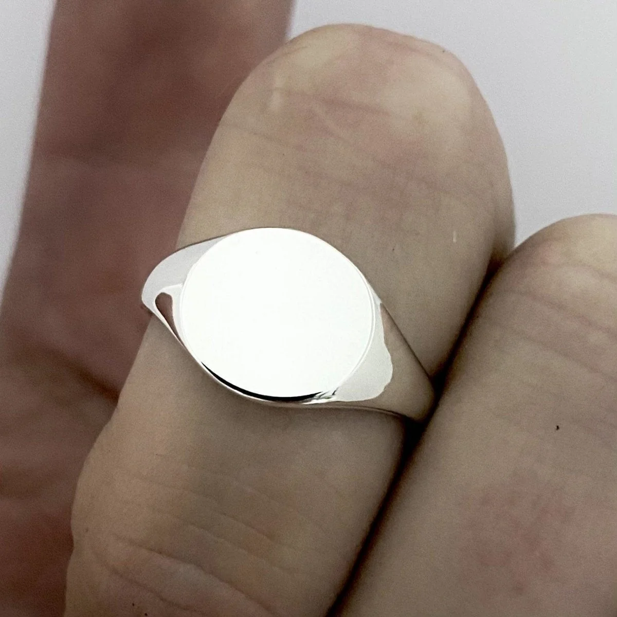 Laihas Prestige Plain Round Sterling Silver Signet Ring