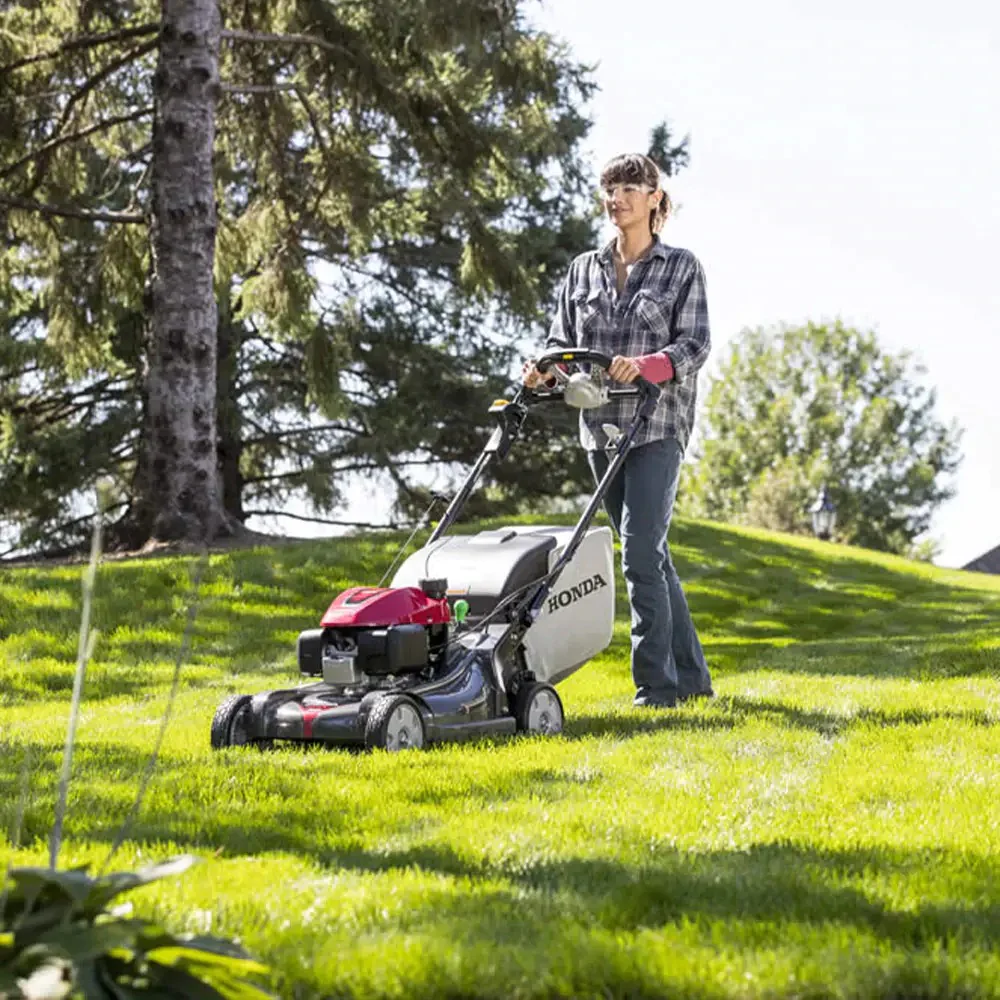 Honda 21-inch Nexite self-propelled mower deck – Versamow 4-in-1 system – hydrostatic drive – electric starter – GCV200 engine with Roto-Stop