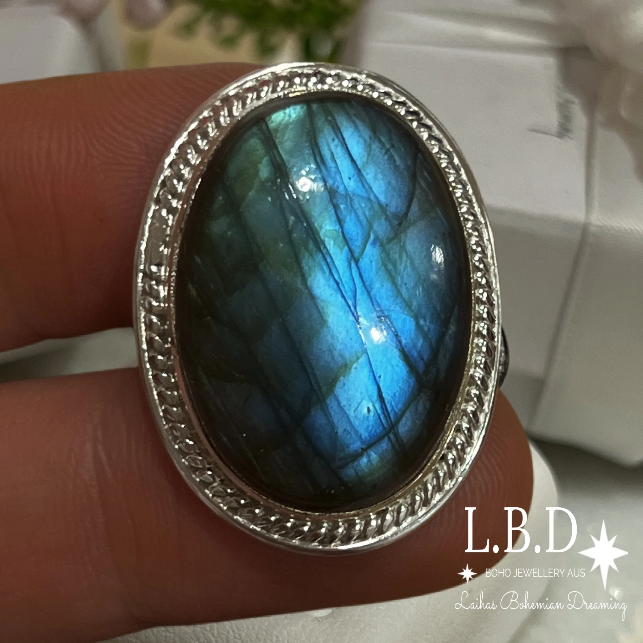 Gleaming Boho Statement Labradorite Ring - LBD