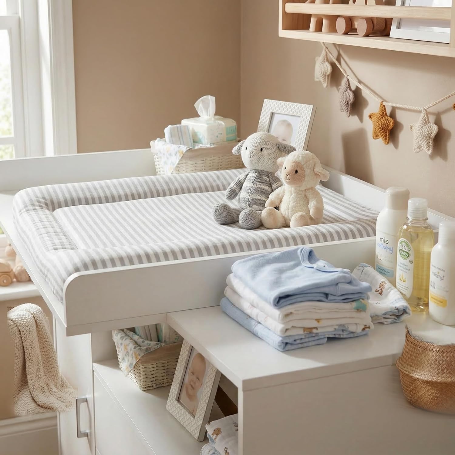 ecomi Wickelkommode Wickeltisch Baby Kommode aus Holz mit Wickelaufsatz, 3 Schubladen, 1 Tür, 100 cm Höhe in Weiß, Wickeltisch 113x100 cm Griffe verchromt