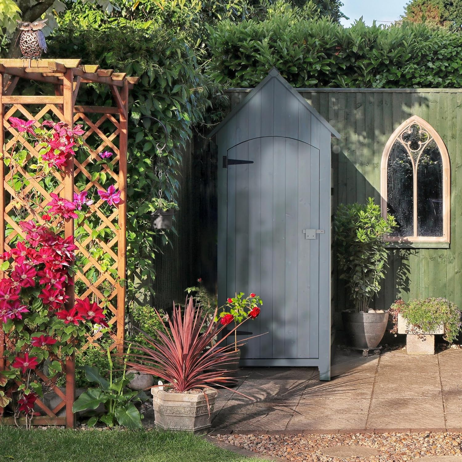 Outsunny Abri de Jardin en Bois cabane de Jardin Exterieur Armoire de Jardin avec Toit bitumé 3 étagères Porte avec loquet Rangement et Stockage extérieurs pour terrasse 77,5 x 54,2 x 179,5 cm Gris