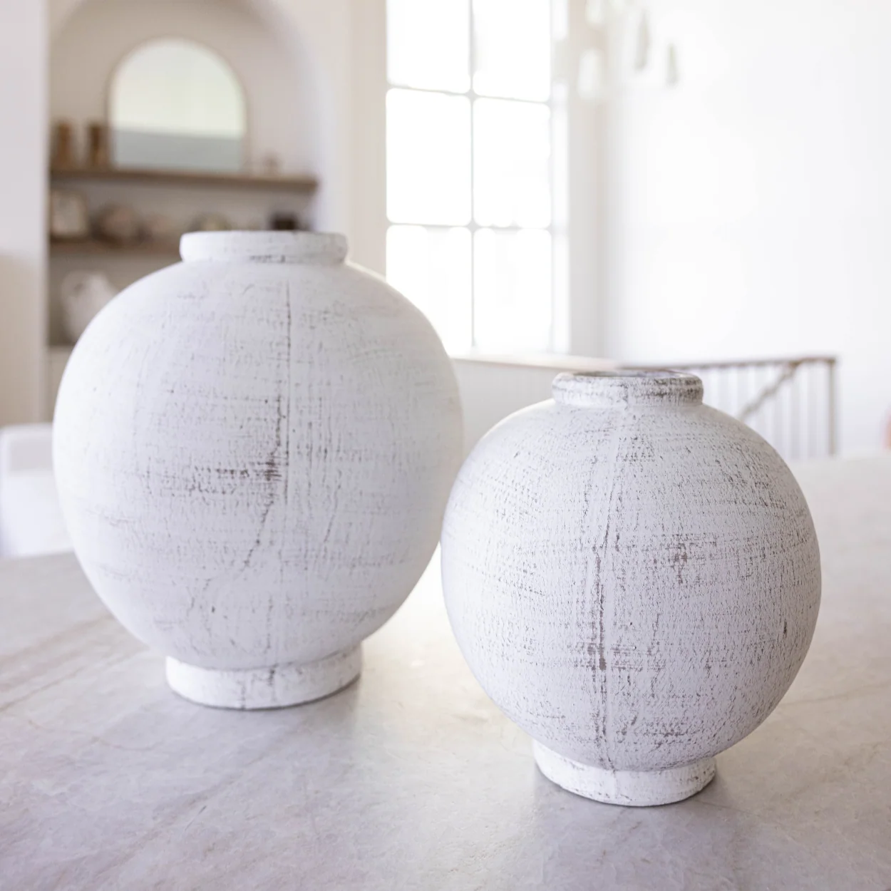 Chios White Round Vase Pot
