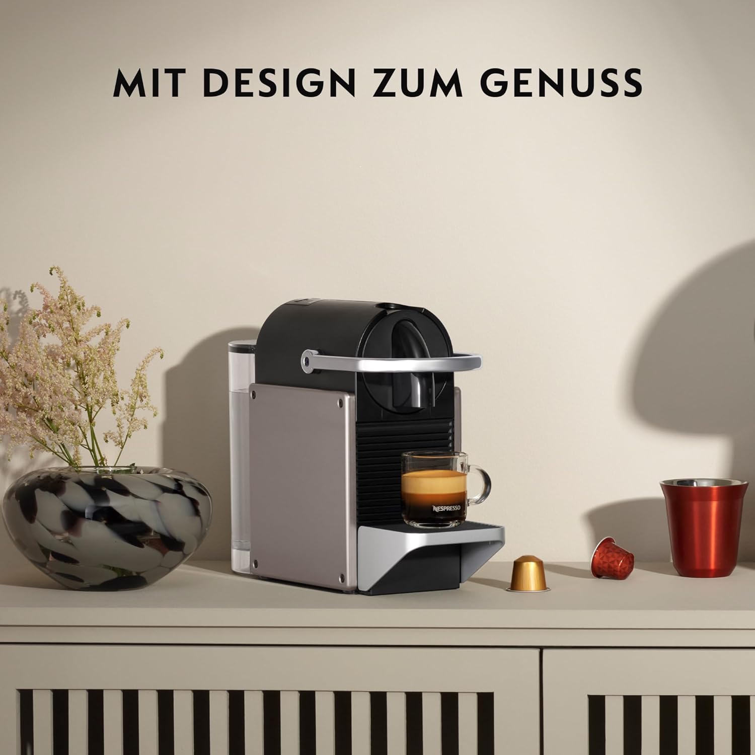 Krups Nespresso Pixie Redesign Kaffeekapselmaschine, 1260 W, 0,7-L-Wassertank, Espresso oder Lungo, energiesparend, recycelbare Kapseln, inkl. Willkommensset, Titan, XN306T10