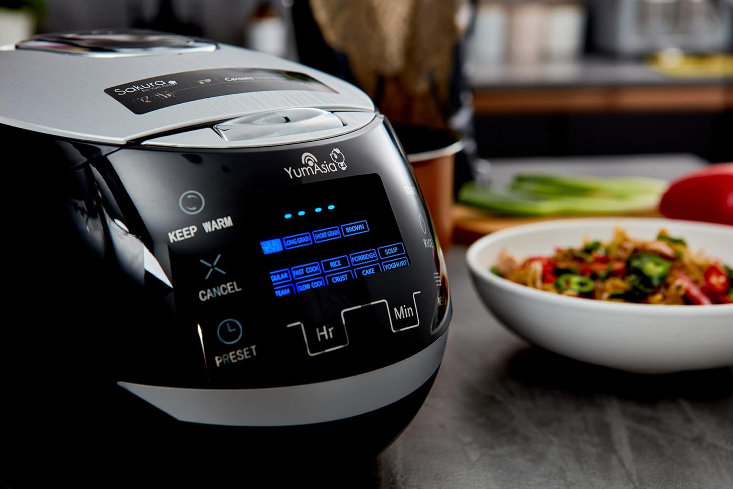 Yum Asia Sakura Reiskocher mit Keramikschale und Advanced Fuzzy Logic (8 Tassen, 1,5 Liter), 6 Reiskochfunktionen, 6 Multikocherfunktionen, Motouch LED-Display, 220-240V EU (schwarz und silber)