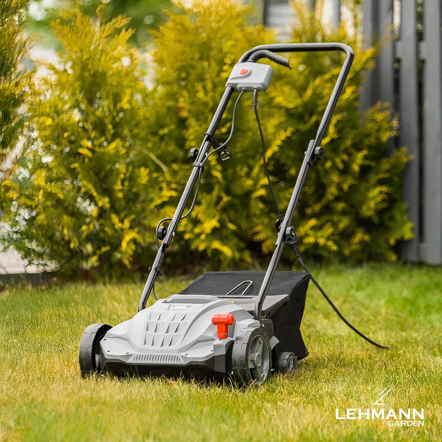 LEHMANN Elektro-Vertikutierer & Rasenlüfter 2-in-1, 1500 W, Arbeitsbreite 32 cm, 4-stufige Arbeitstiefeneinstellung, Rasenvertikutierer mit 30 L Fangkorb, kugelgelagerte Messer- & Lüfterwalze, Grau