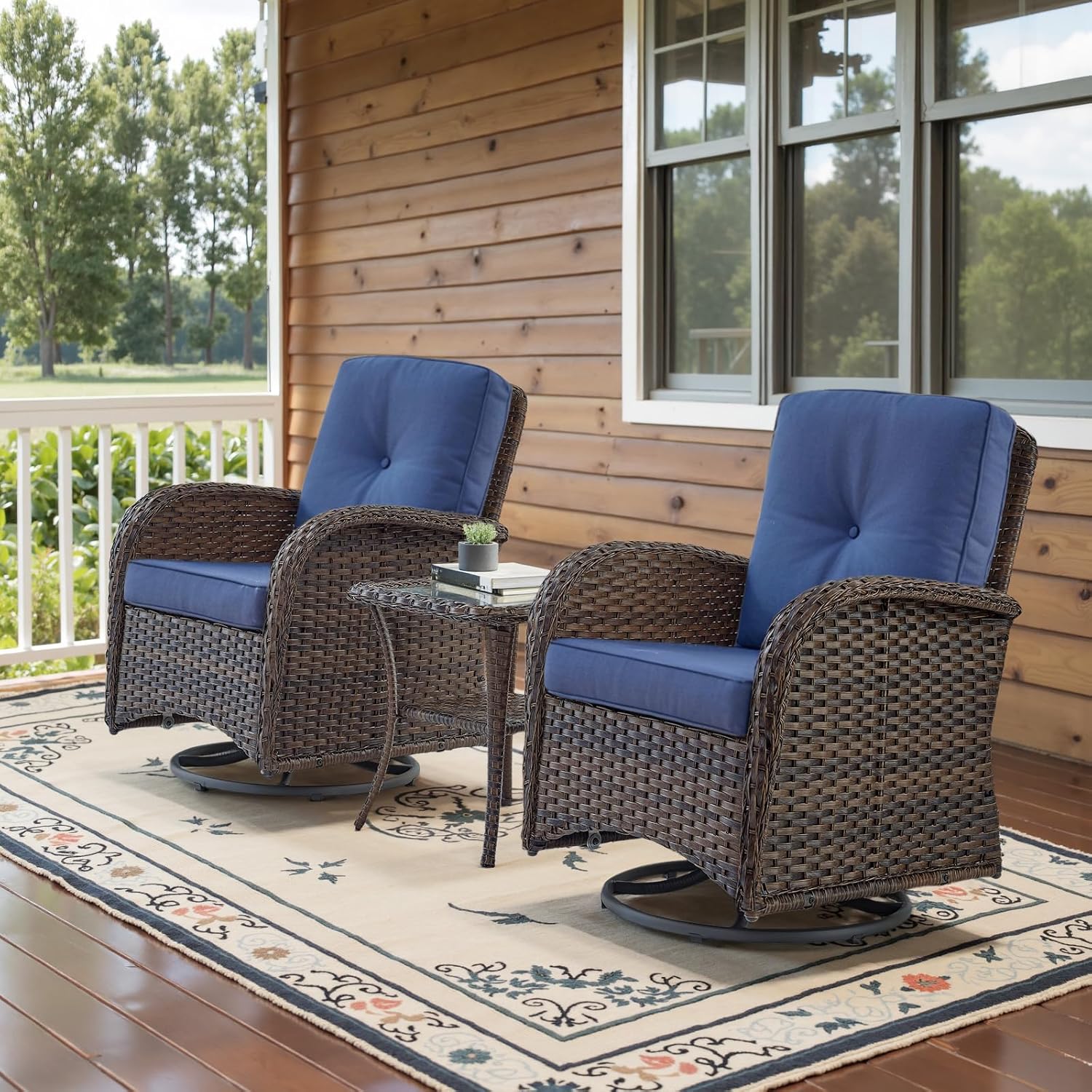 Belord Patio Wicker Chairs Swivel Rocker – Kültéri forgatható hintaszékek, 2 darabos készlet, rattan dohányzóasztallal. Terasz forgó-billenő szék, 3 részes teraszbútor garnitúra fedélzetre, tornácra, medencéhez, barna/kék.