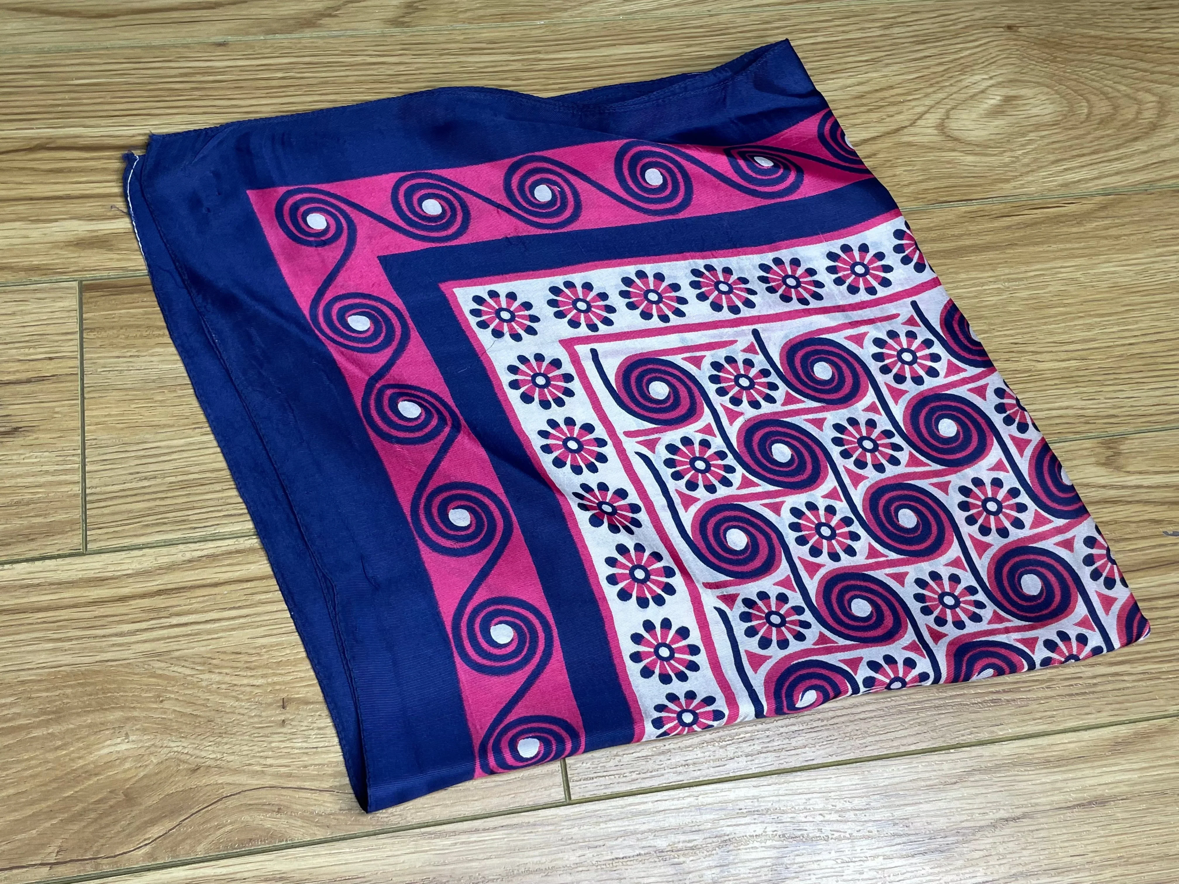 1960s Daisy Spiral Mid Century Scarf