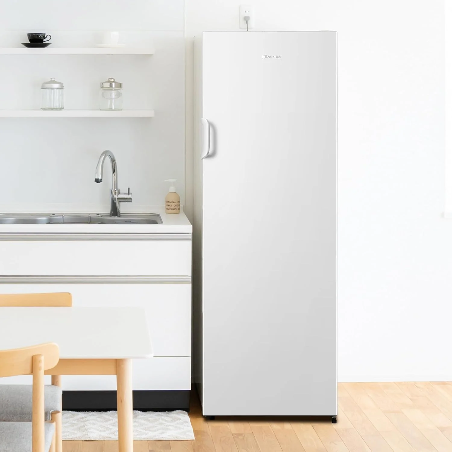 Hisense FV191N4AW2 Congelatore verticale/ Total No Frost/ Super Freeze/ Allarme porta/ Multiflow 360°/ BigBox/ 143,4 cm/ Congelatore 147 l/ 41 dB/ 205 kWh/Bianco
