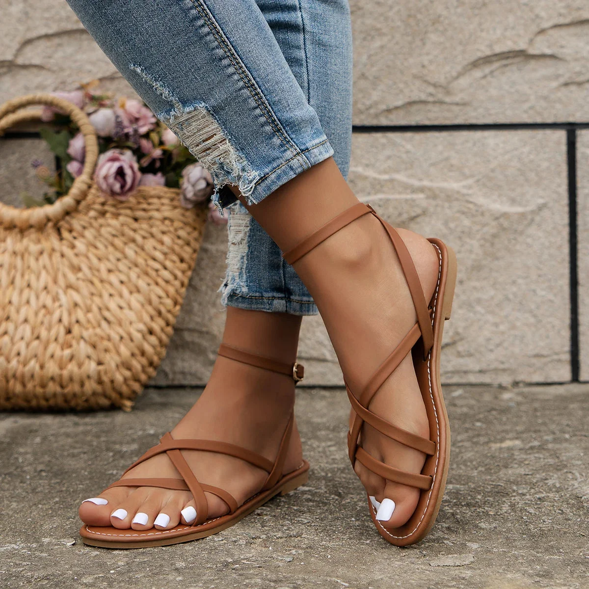Women��s Strappy Flat Sandals Elegant Summer Style