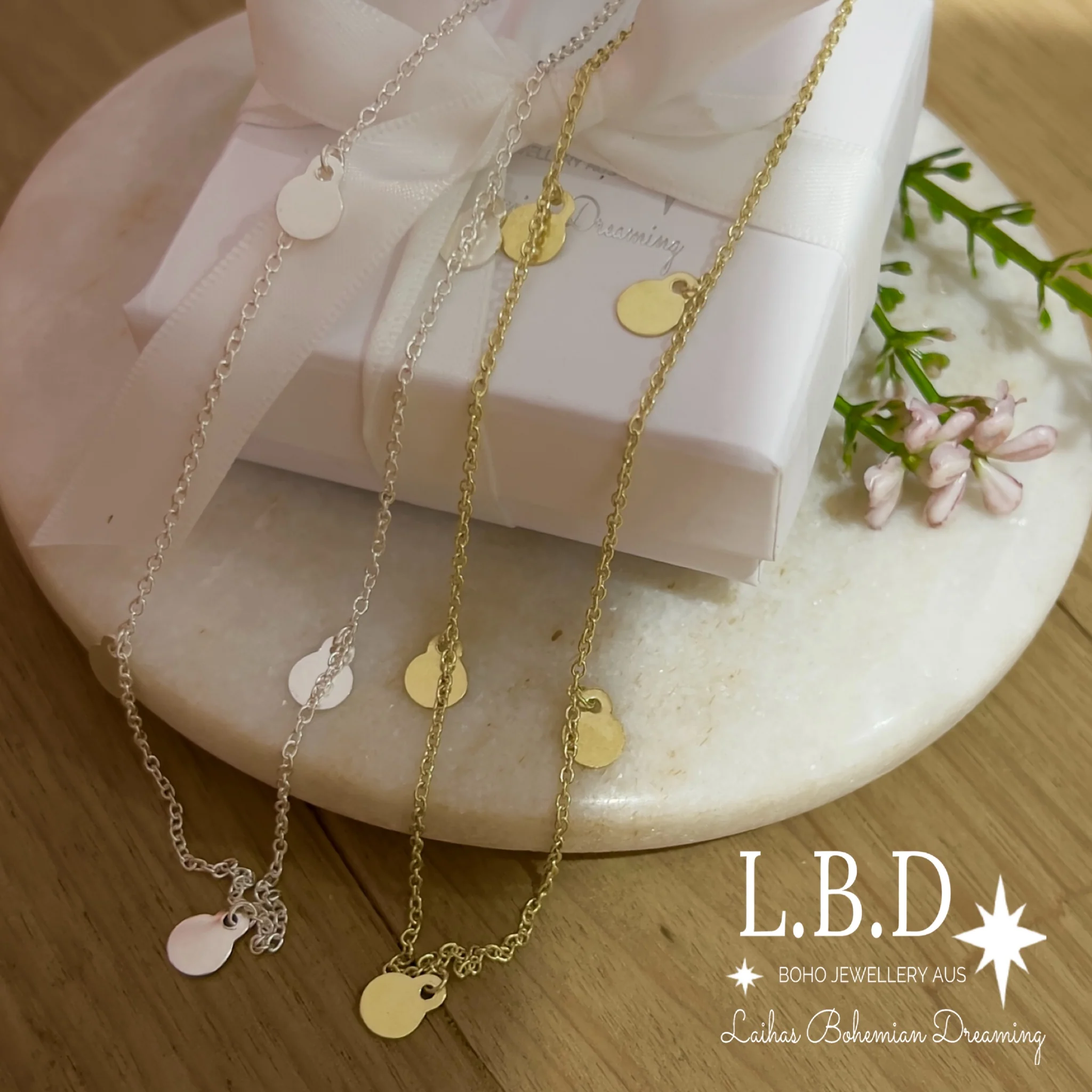 Laihas Gold Round Disk Choker Necklace