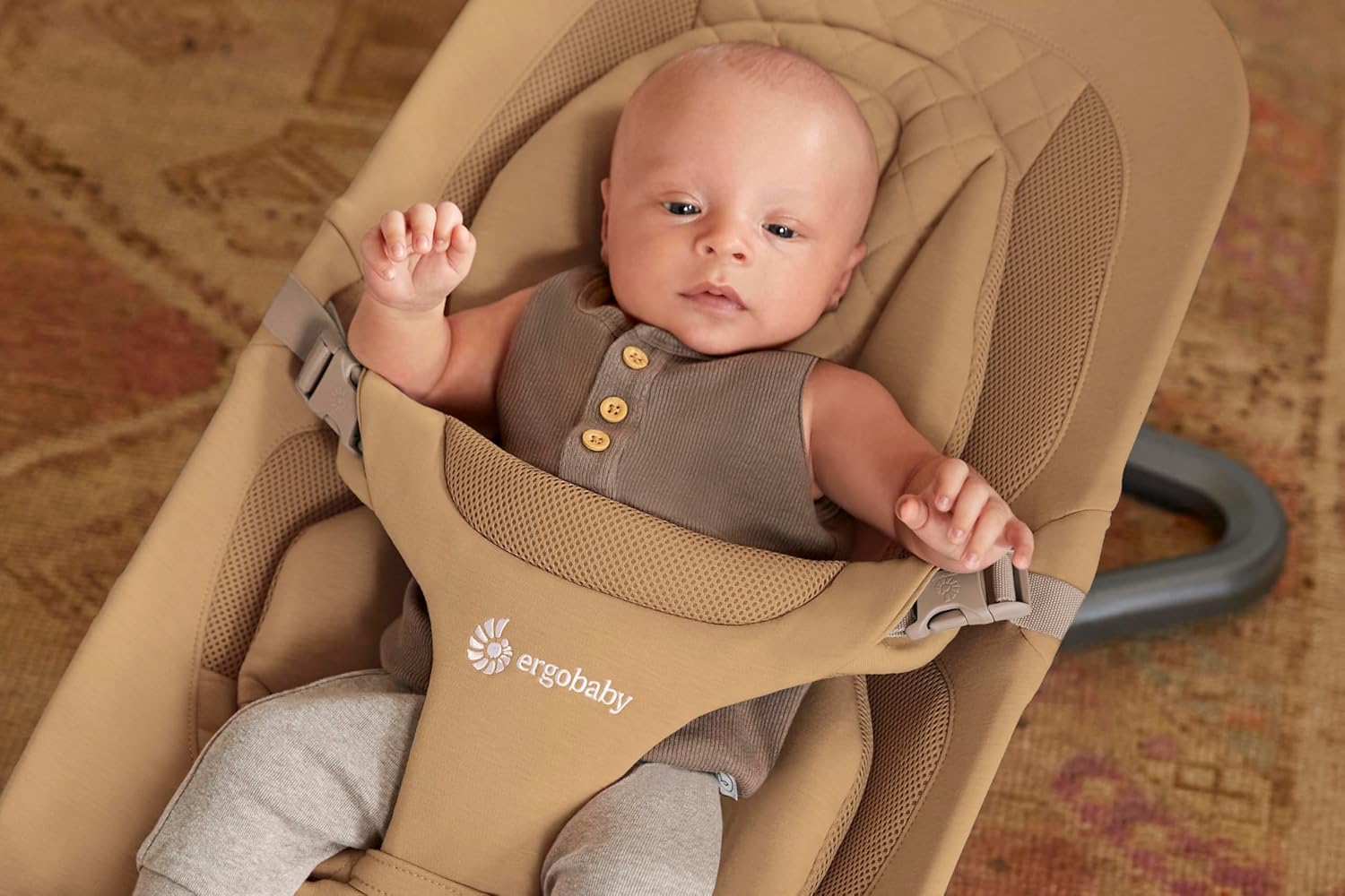 Ergobaby 3-in-1 Evolve Bouncer, Ergonomische Babywippe für Neugeborene ab Geburt bis zum Kleinkind, Babyschaukel mit Neugeboreneneinsatz (2,5 kg - 13,2 kg), Cream